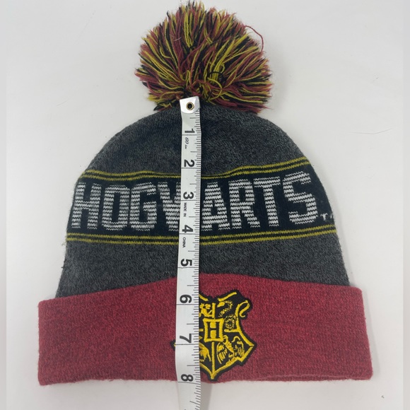 HARRY POTTER: Hogwarts Unisex Knit Hat. Pom Pom top - Picture 3 of 9